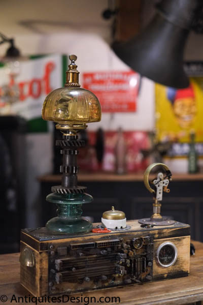 Lampe creation Steampunk de l'artiste Steamlum 